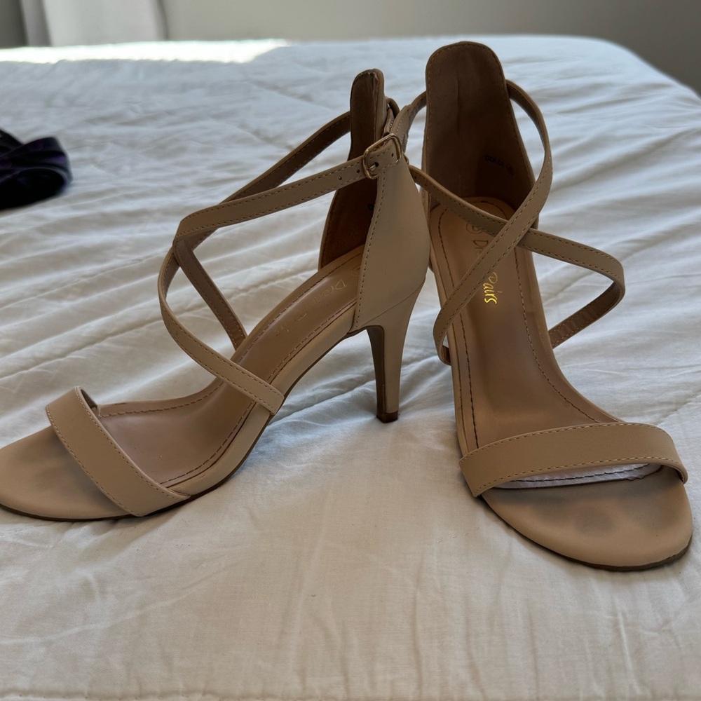 Beautiful Nude Crisscross Ankle Strap Elegant Soft Heels - Picture 5 of 8